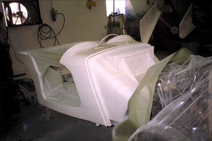 Tub in finished Ivory color 2