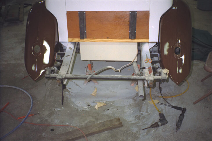 Beading on rear wings, rear view